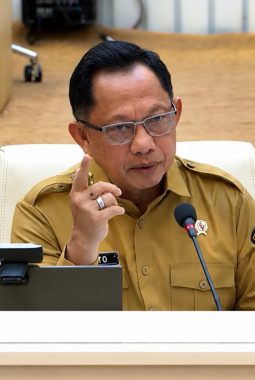 Belanja Pegawai Tembus Batas, Tito Karnavian Minta Kepala Daerah Stop Honorer Baru